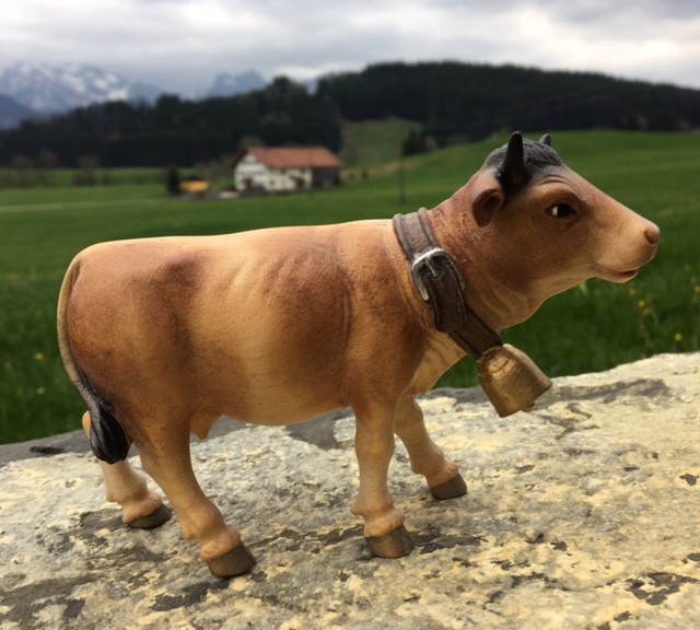 Allgäuer Kuh aus Holz geschnitzt