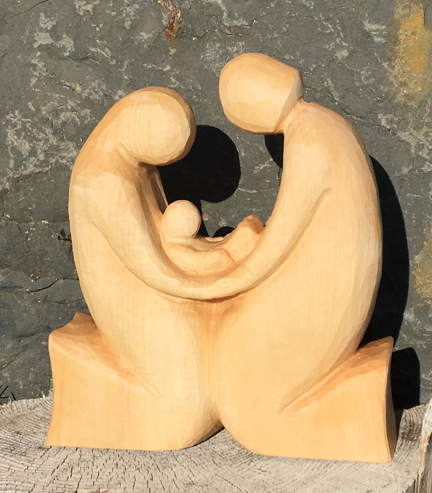 Heilige Familie Geborgenheit, moderner Krippenbock, aus Holz geschnitzt